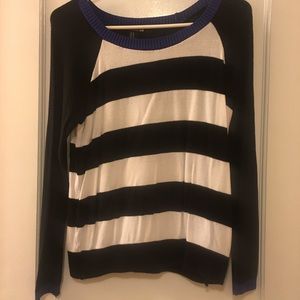 Long sleeved sweater/t-shirt